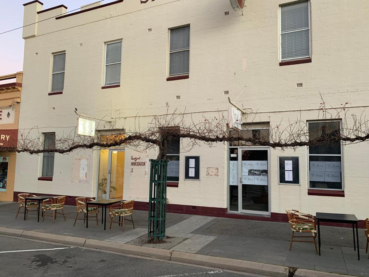 The Barkly Bistro Bar & Accommodation Арарат Экстерьер фото